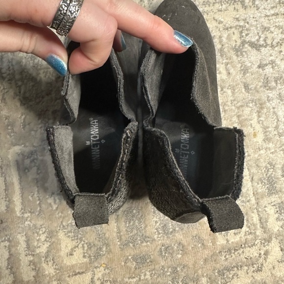 Minnetonka Mari Genuine Suede Charcoal Moccasin Heeled Ankle Booties - Picture 9 of 13